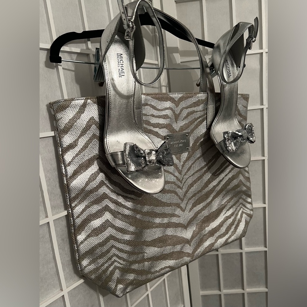 MICHAEL KORS Paris Silver Sequin Bow Ankle-Strap Sandals Heels Size 9 - Picture 2 of 16